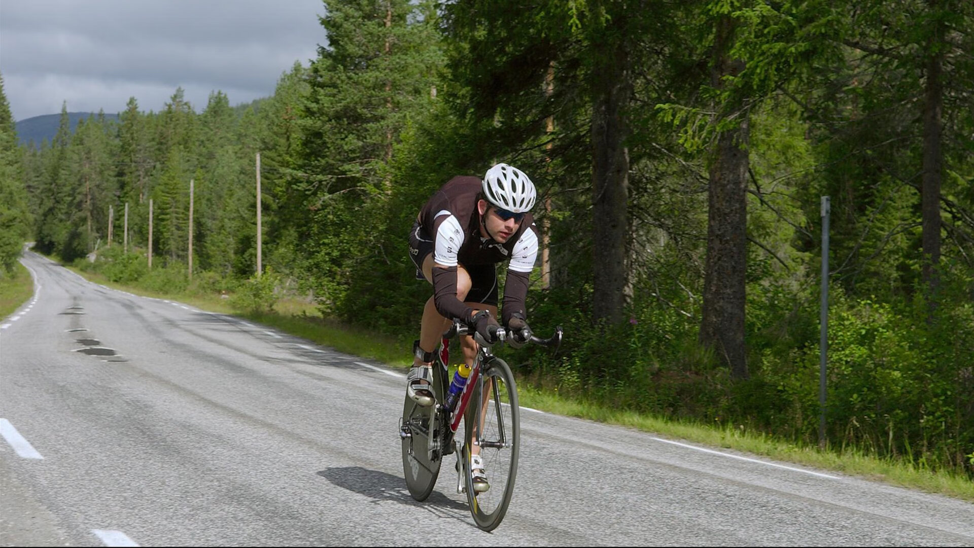 国家男篮备战世界杯积极调整战术和阵容，男篮世界杯参赛球队